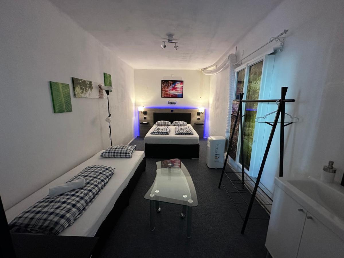 Hostel Lovely Rooms, City Center, Shared Bathroom, Windows To Corridor Villach Eksteriør billede