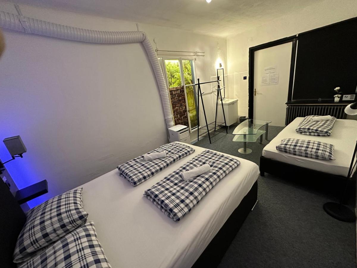 Hostel Lovely Rooms, City Center, Shared Bathroom, Windows To Corridor Villach Eksteriør billede