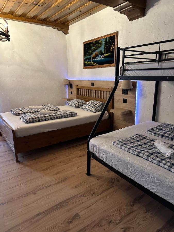 Hostel Lovely Rooms, City Center, Shared Bathroom, Windows To Corridor Villach Eksteriør billede
