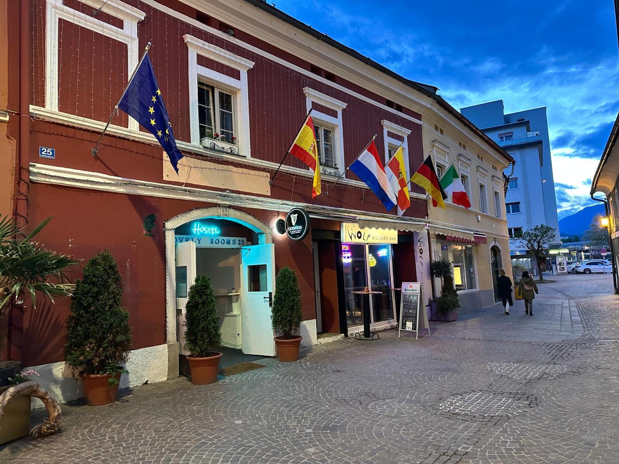 Hostel Lovely Rooms, City Center, Shared Bathroom, Windows To Corridor Villach Eksteriør billede