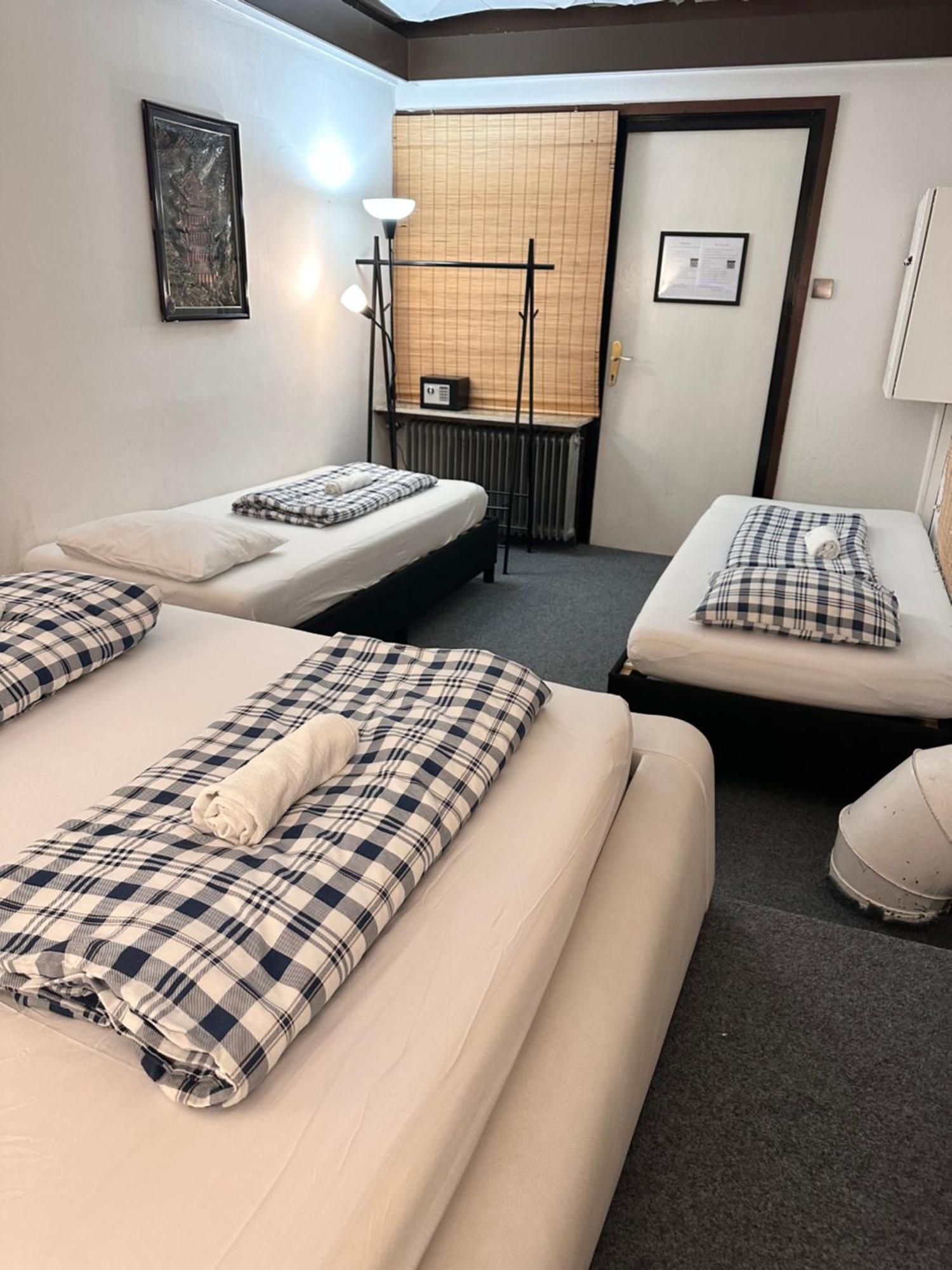 Hostel Lovely Rooms, City Center, Shared Bathroom, Windows To Corridor Villach Eksteriør billede