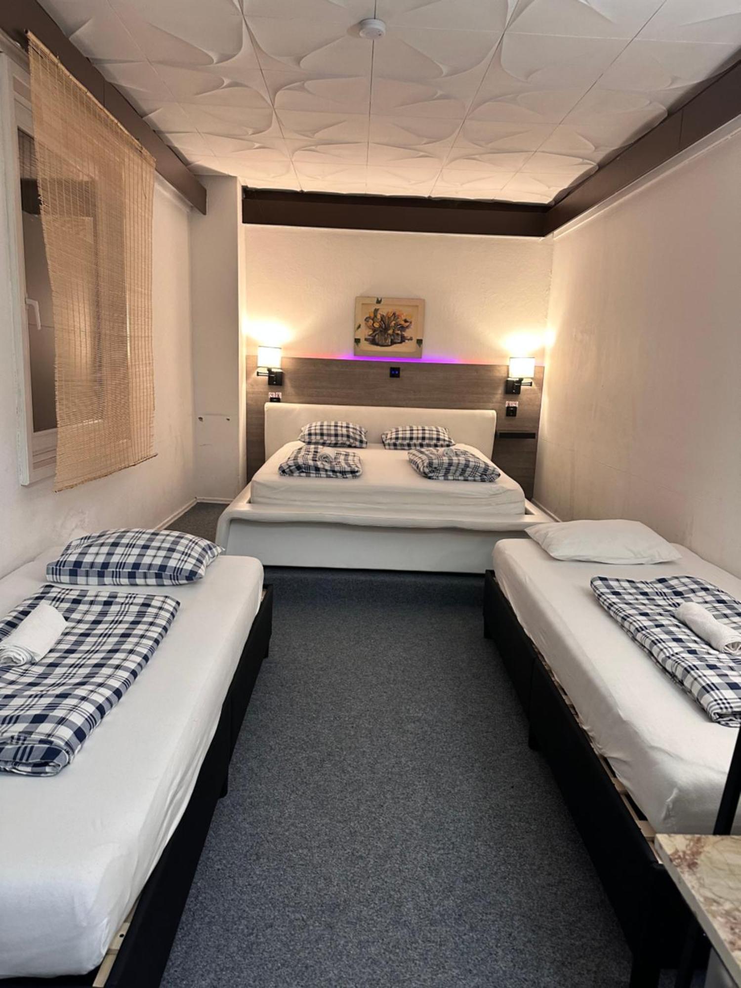 Hostel Lovely Rooms, City Center, Shared Bathroom, Windows To Corridor Villach Eksteriør billede