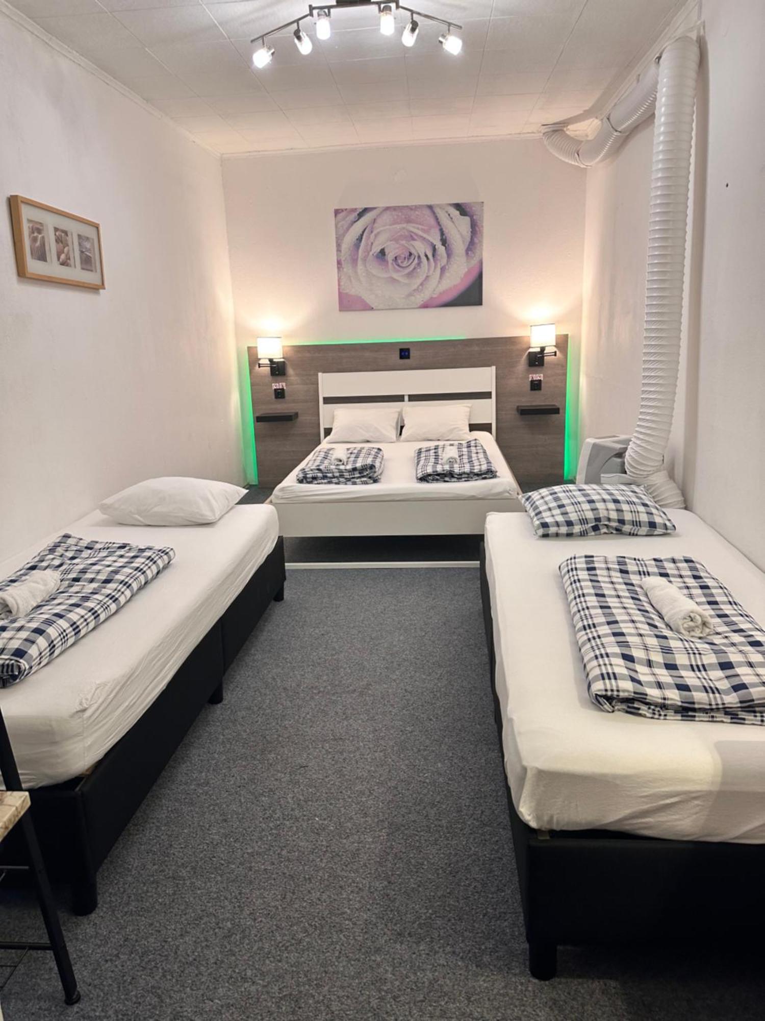 Hostel Lovely Rooms, City Center, Shared Bathroom, Windows To Corridor Villach Værelse billede