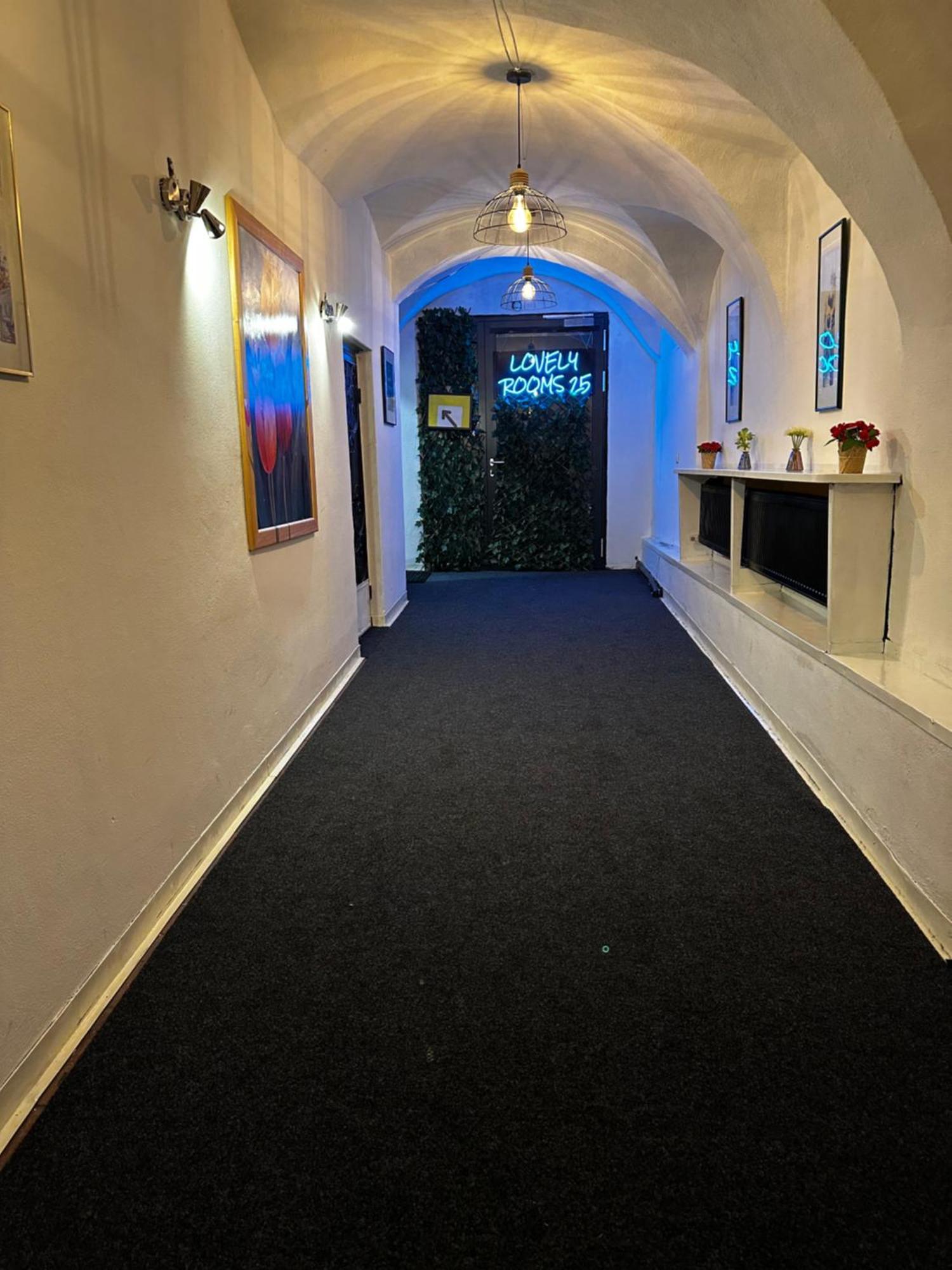 Hostel Lovely Rooms, City Center, Shared Bathroom, Windows To Corridor Villach Eksteriør billede