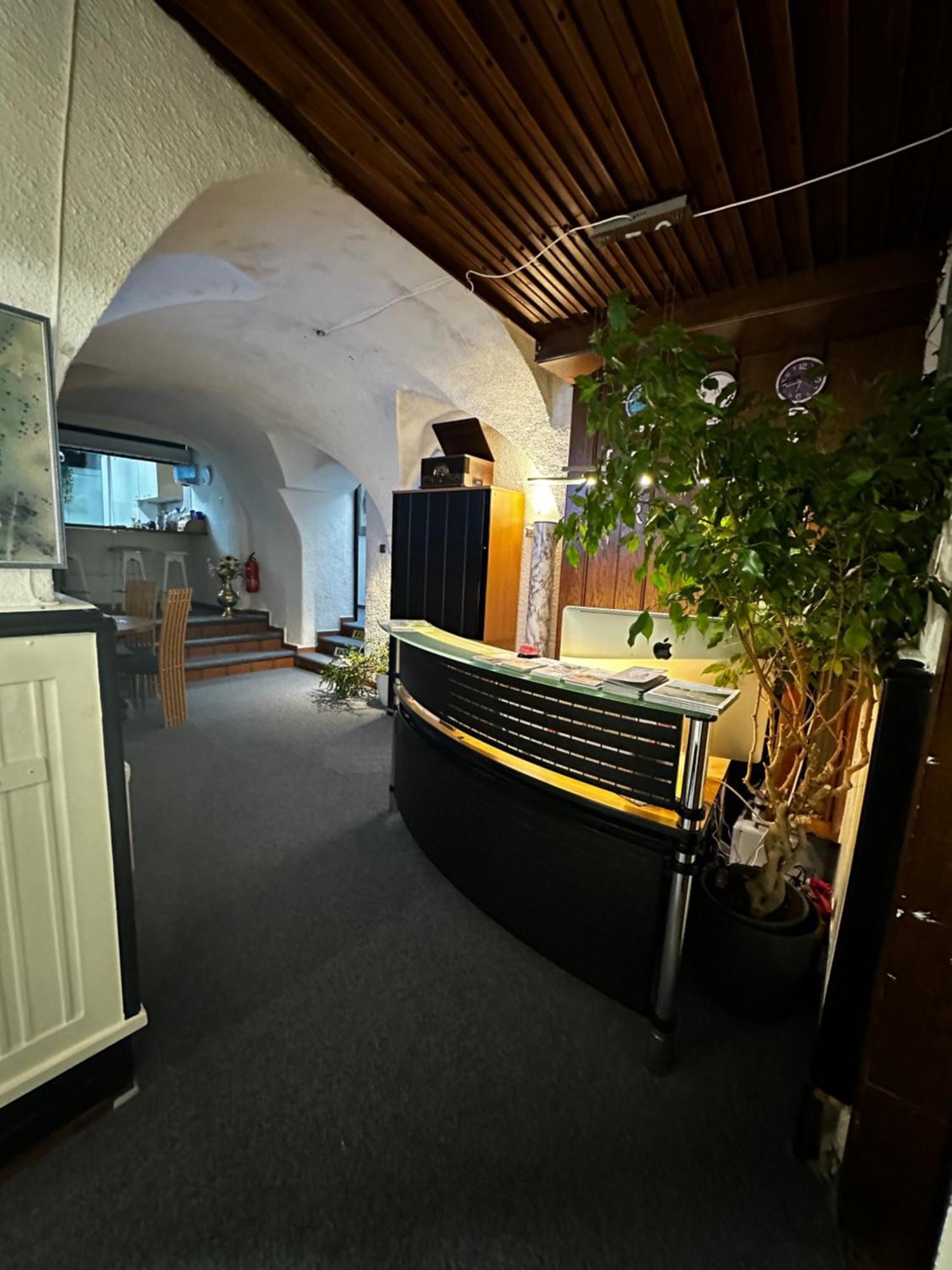 Hostel Lovely Rooms, City Center, Shared Bathroom, Windows To Corridor Villach Eksteriør billede